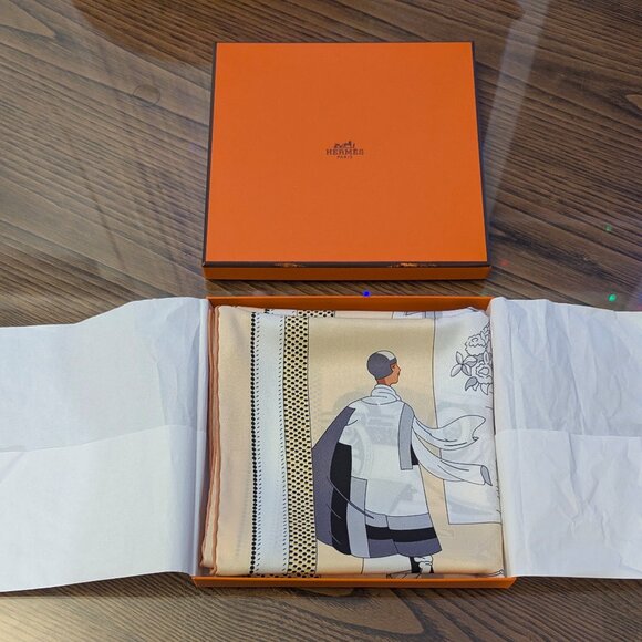 HERMES L'Elegance et le Confort en Automobile 70 cm Cream Silk Square Scarf RARE - Picture 16 of 16